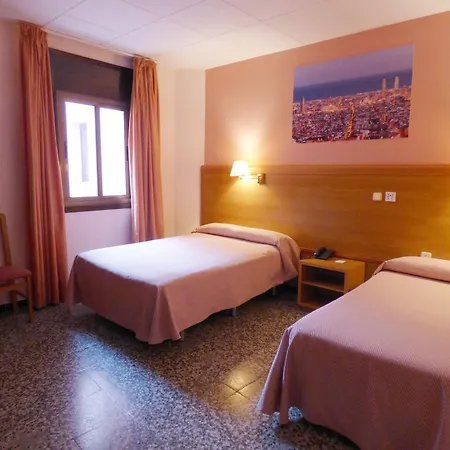 Cuatro Naciones Hotell