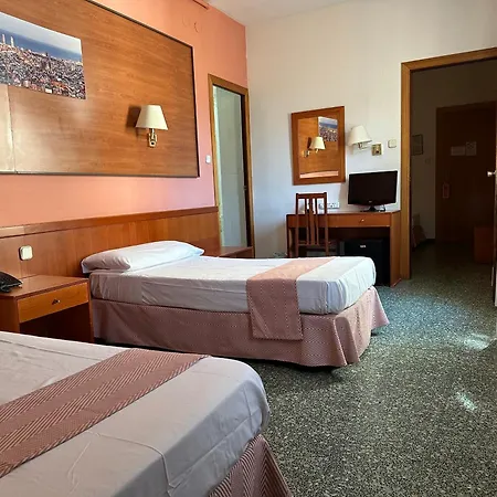Cuatro Naciones Hotell