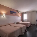 クアトロ ナシオネス ホテル