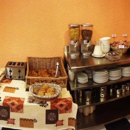 Cuatro Naciones Hotell 2*