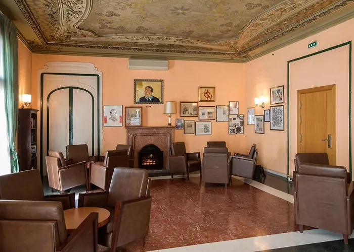 クアトロ ナシオネス ホテル 2*