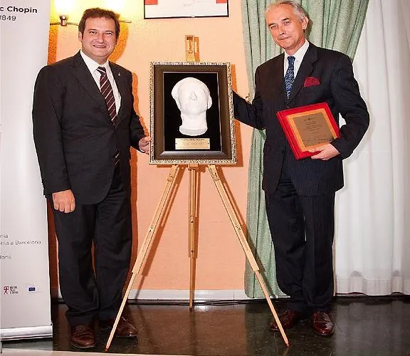 クアトロ ナシオネス 2* バルセロナ