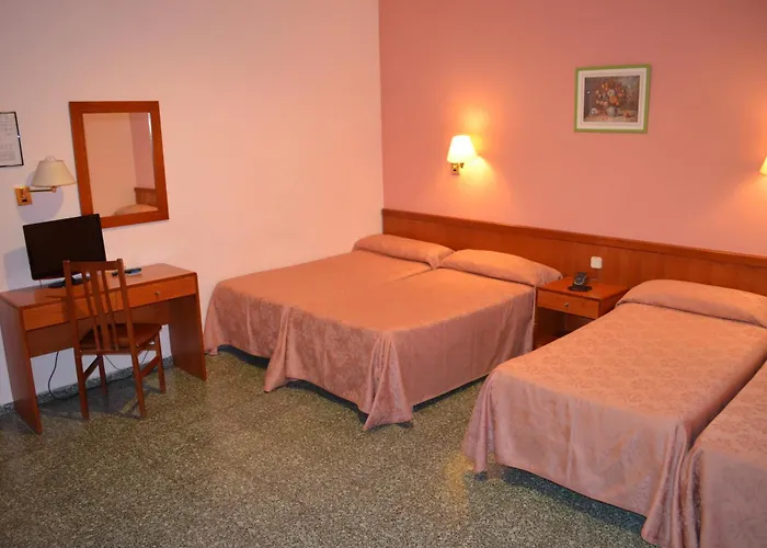 ホテル クアトロ ナシオネス 2*