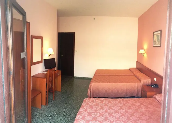 クアトロ ナシオネス 2* バルセロナ