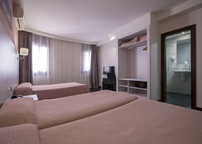 Otel Cuatro Naciones
