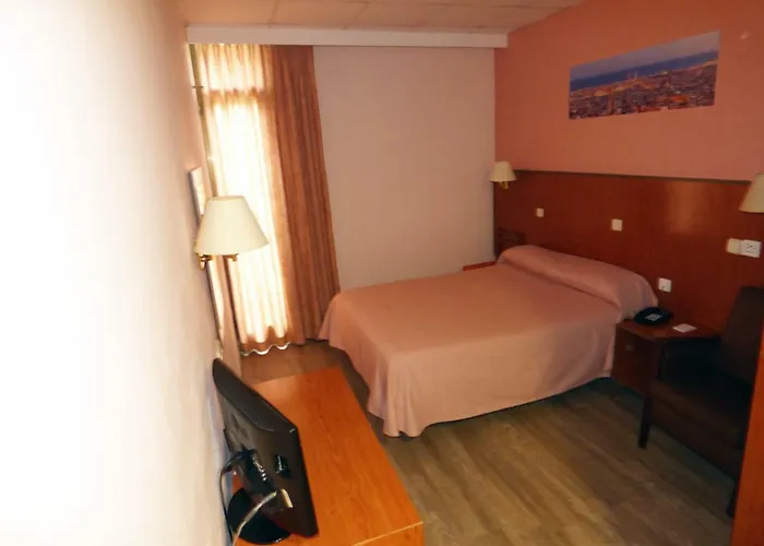 Otel Cuatro Naciones 2*